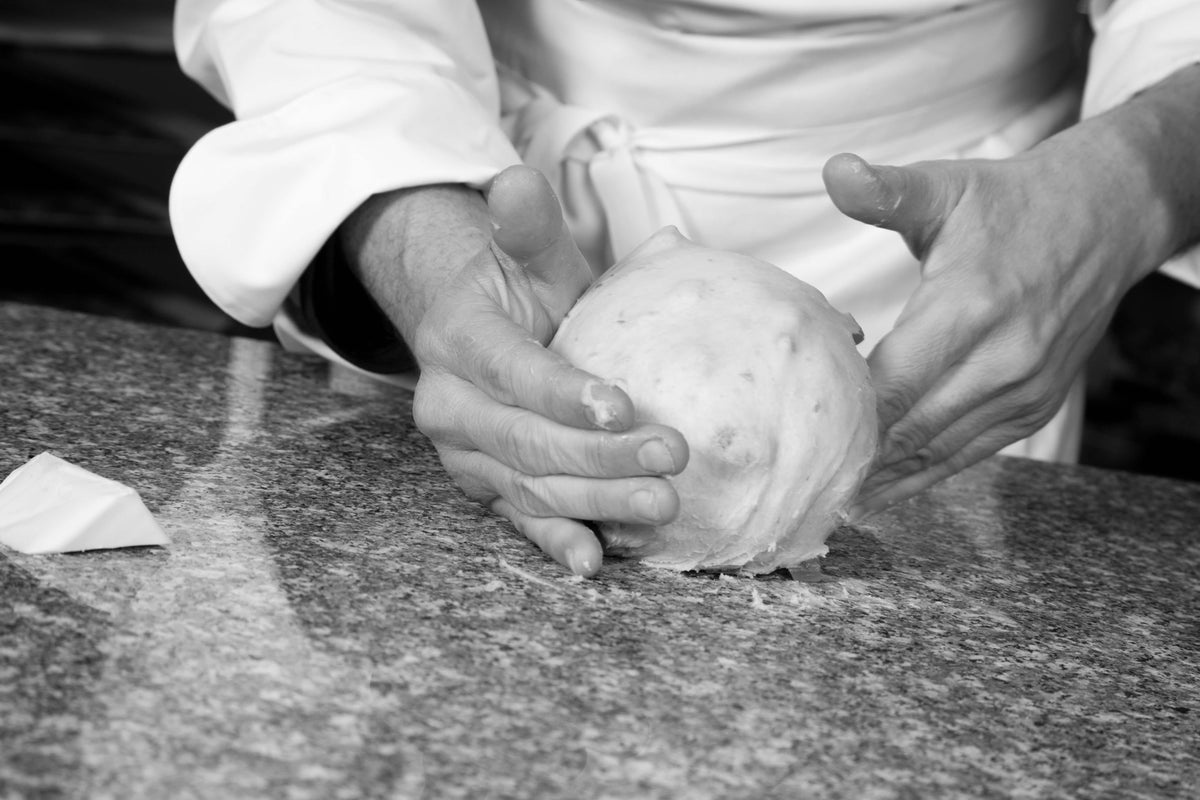 Boulage du panettone par le chef